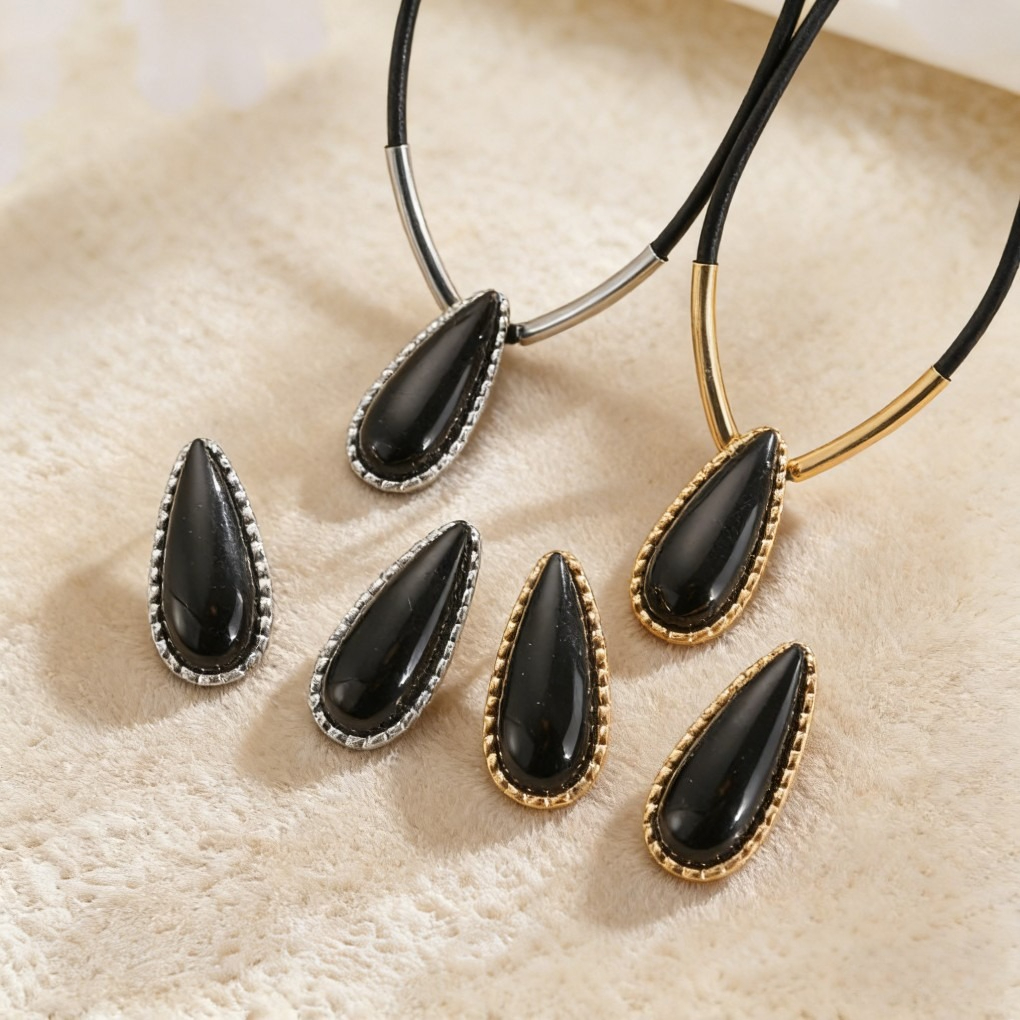 The Onyx Elegance Jewelry Set